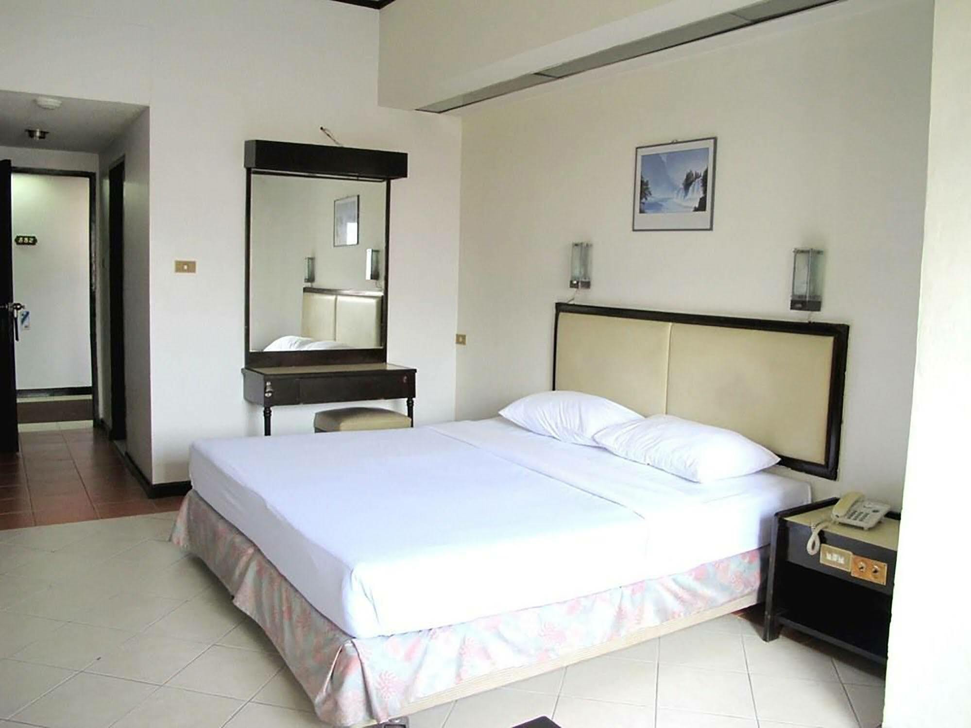 Diamond Beach Hotel Паттая Екстер'єр фото