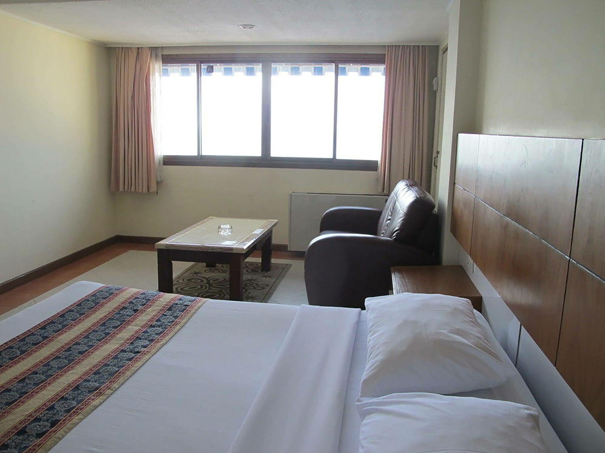 Diamond Beach Hotel Паттая Екстер'єр фото